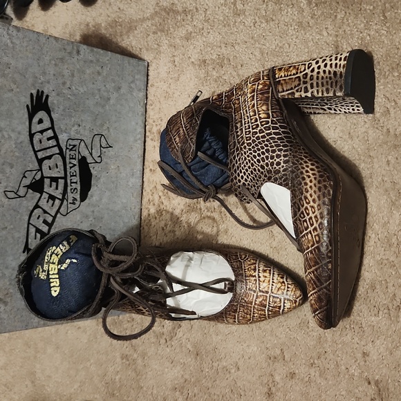 Shoes - Picture 1 of 7